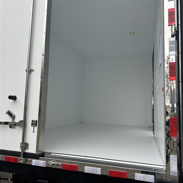 New Sinotruk HOWO 4×2 Refrigerated Truck