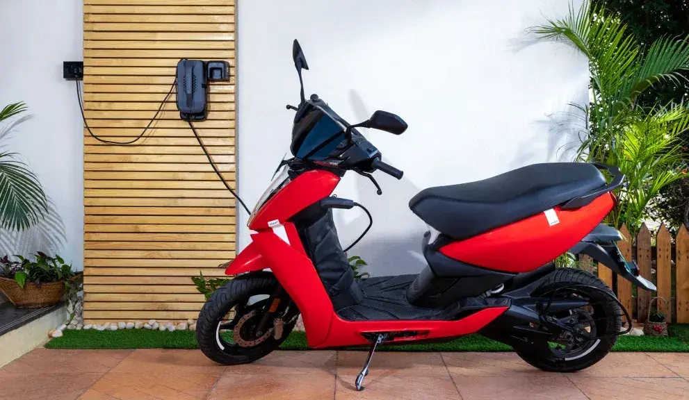 Cách bảo vệ ắc quy xe máy điện khi không sử dụng trong thời gian dài