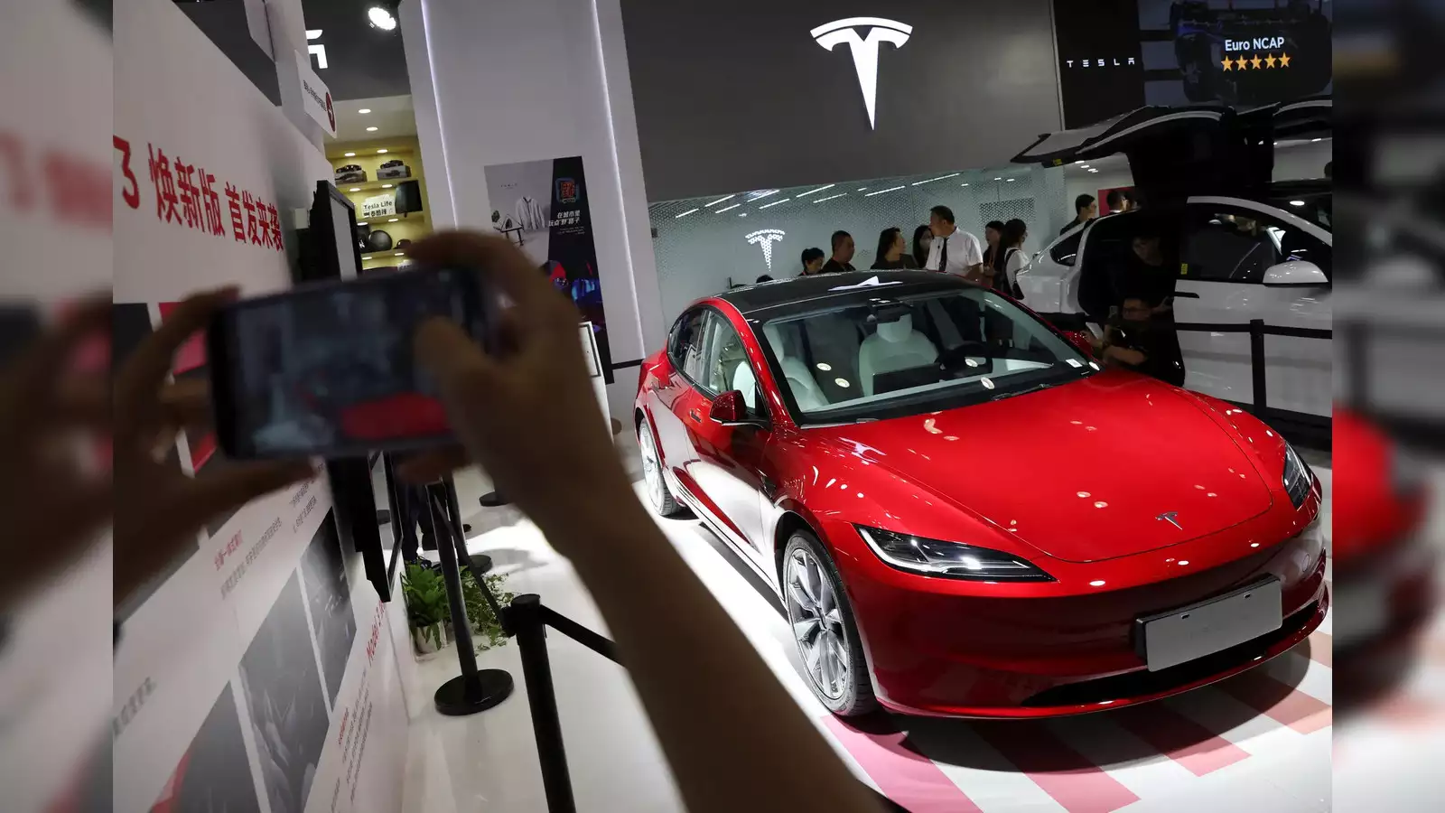 EU tiếp tục giảm thuế đối với Tesla và xe điện do Trung Quốc sản xuất