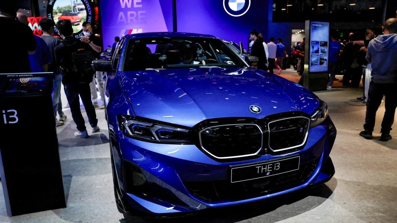 Doanh số bán hàng của BMW giảm mạnh 42% trong tháng 8 chỉ với hơn 30.{2}} chi...