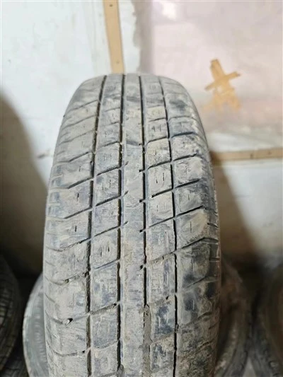 Lốp xe kéo đã qua sử dụng